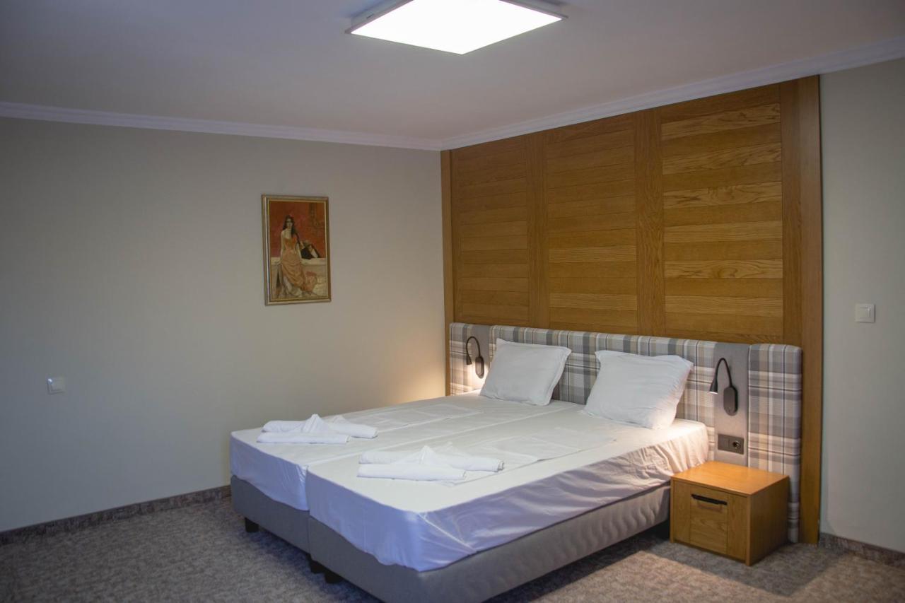 נסבר Prince Cyril Hotel מראה חיצוני תמונה