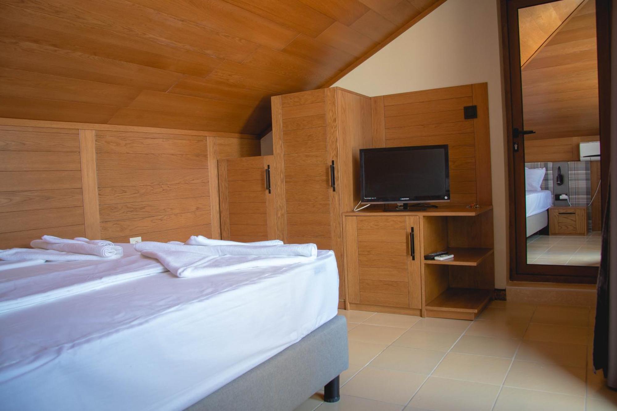 נסבר Prince Cyril Hotel מראה חיצוני תמונה