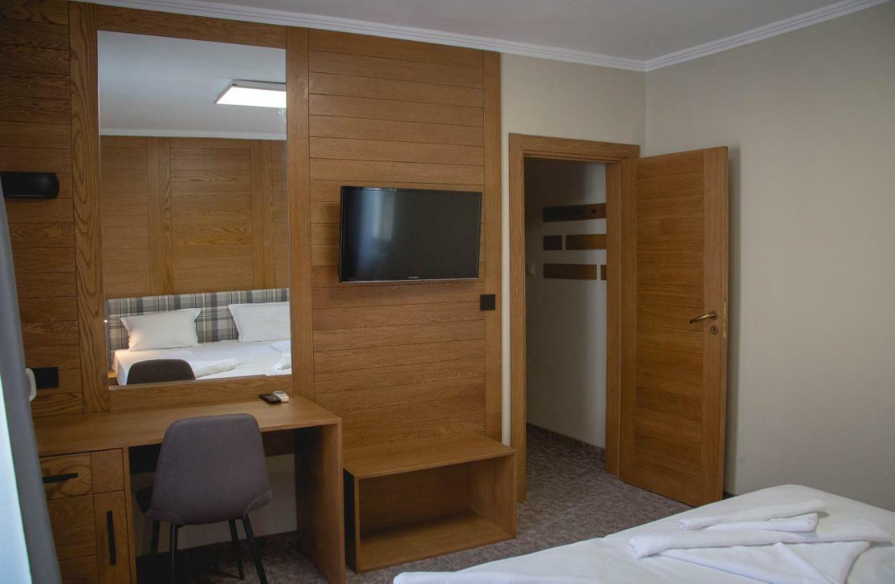 נסבר Prince Cyril Hotel מראה חיצוני תמונה