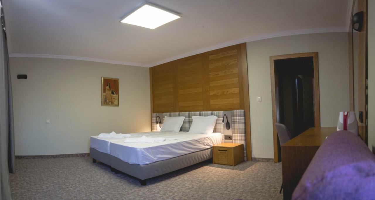 נסבר Prince Cyril Hotel מראה חיצוני תמונה