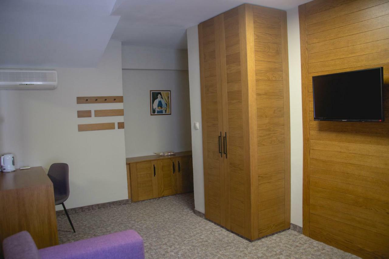 נסבר Prince Cyril Hotel מראה חיצוני תמונה